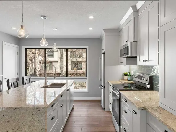 3929 N Point McKay Rd NW, Calgary, AB T3B 4V7
