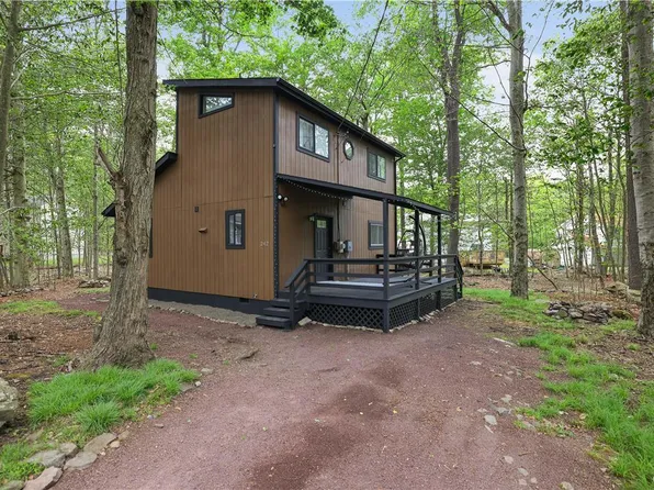 2946 Vera Ct, Tobyhanna, PA 18466