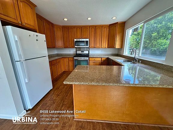 5th image of 8458 Lakewood Ave