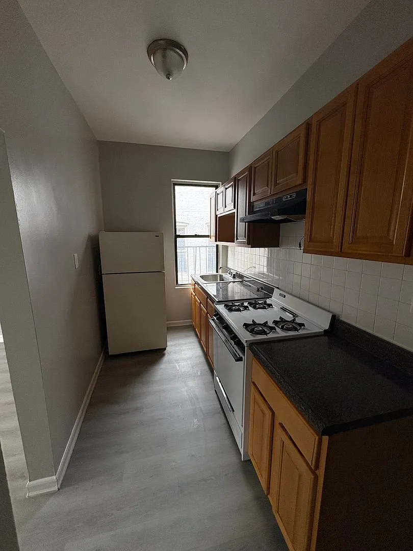 280 Hawthorne Avenue — Photo 4