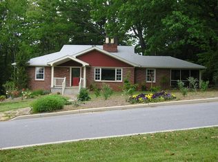 20 Woodcrest Rd, Asheville, NC 28804