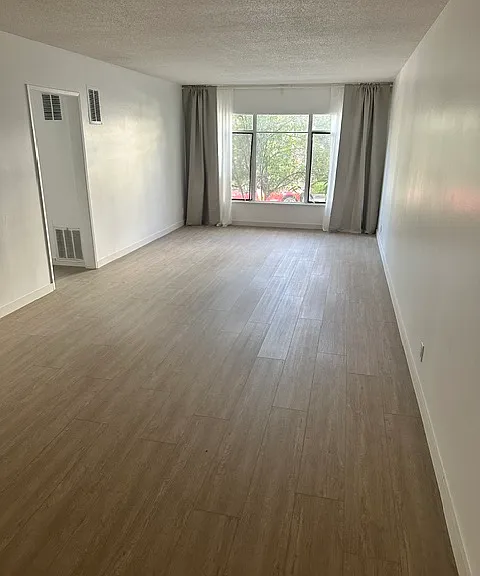 1610 N Martel Ave #2 — Photo 1