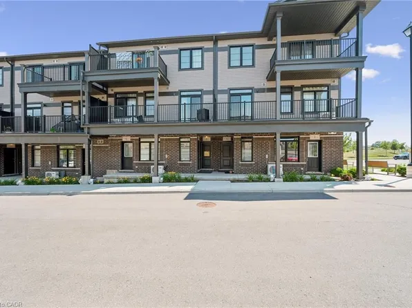 8 Oat Ln, Kitchener, ON N2R 0T1