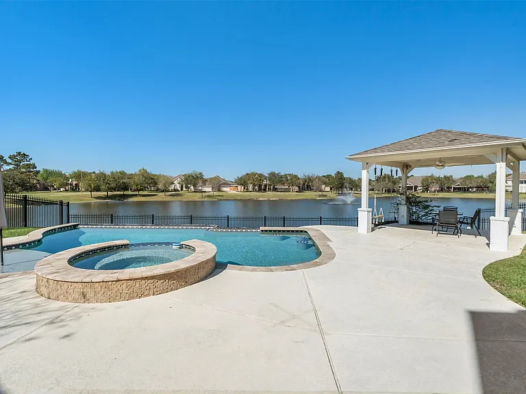 1922 Lake Grayson Dr — Photo 2