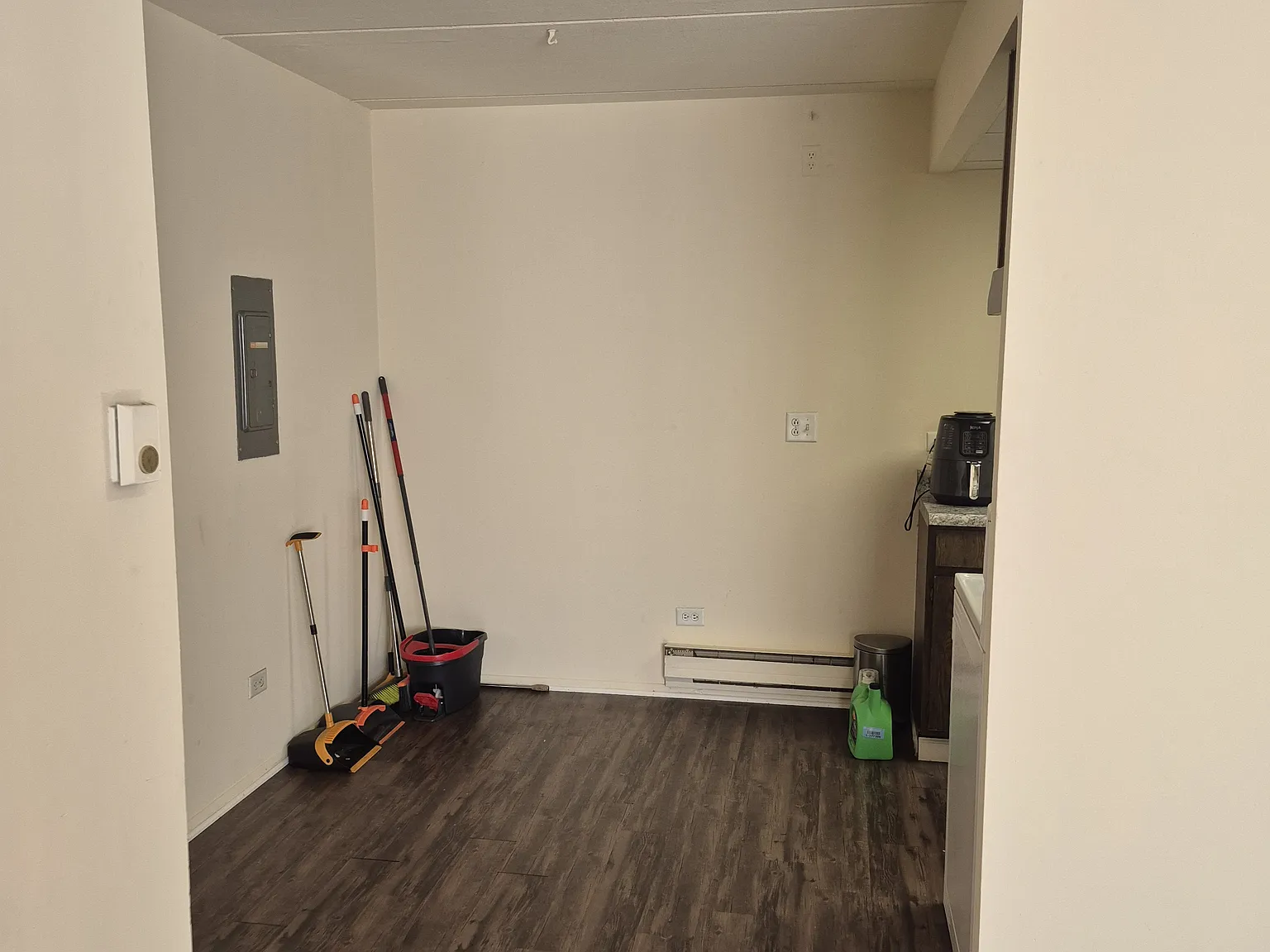 1 bed, 650 sqft, $1,300 — Photo 4