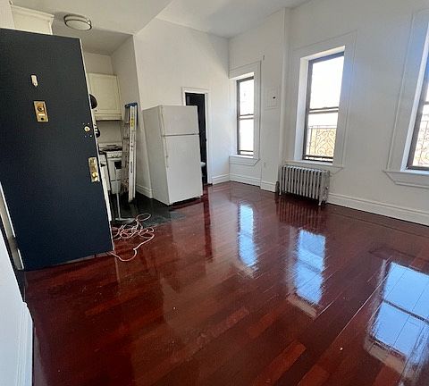 2nd image of 350 E 67th St Unit 25B