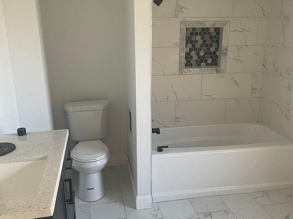 1st image of 52 N Putnam St #1