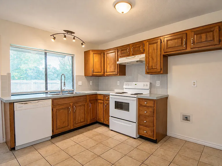 2513 Trailridge Dr — Photo 10