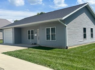 609 W Clinton Ave, Effingham, IL 62401