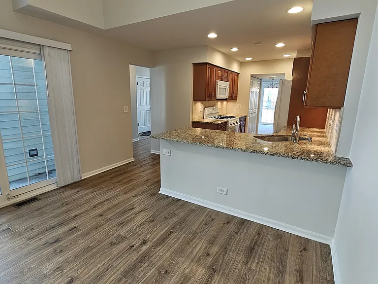 304 Hill St — Photo 6