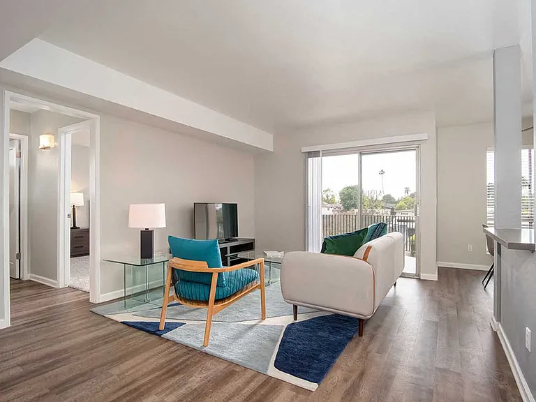 Los Robles Apartments — Photo 37