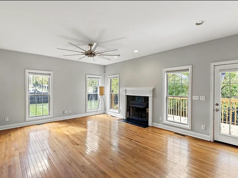 2505 Eastway Dr — Photo 7