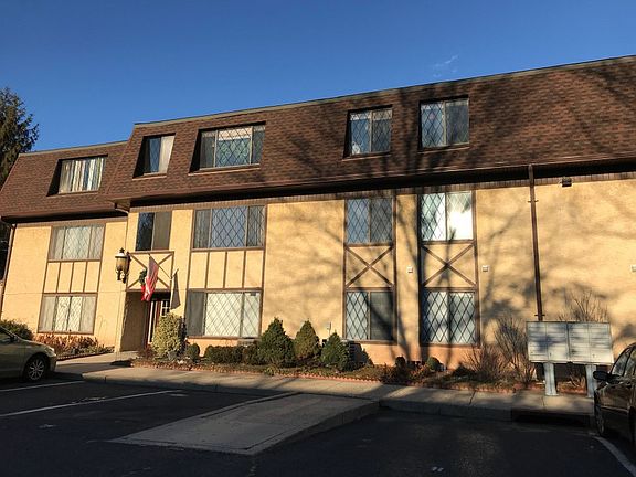4th image of 192 Burnett Ave APT 2