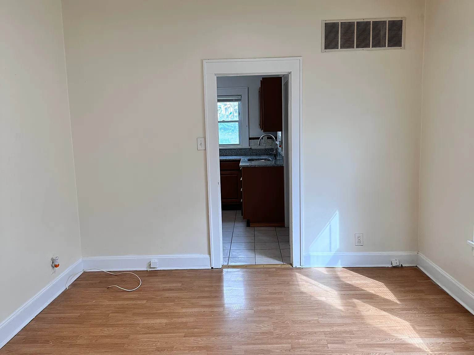 3 bed, 1040 sqft, $1,695 — Photo 2
