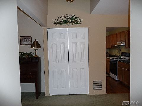 2nd image of 15 Crescent Cir