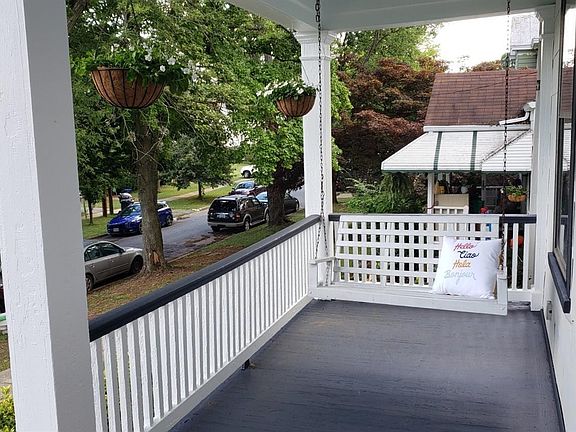 3rd image of 709 Mansfield Ave