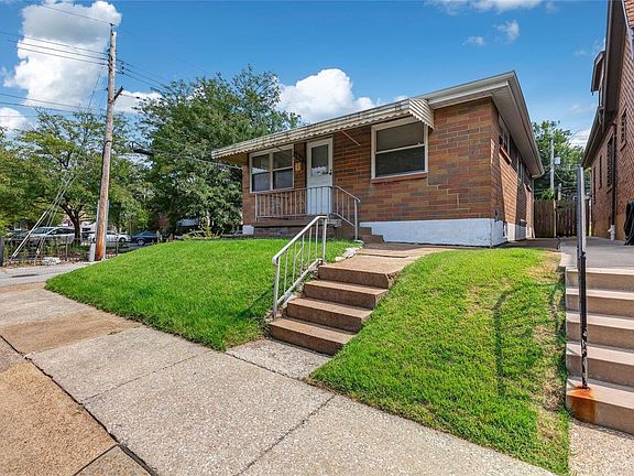 3rd image of 4214 Giles Ave