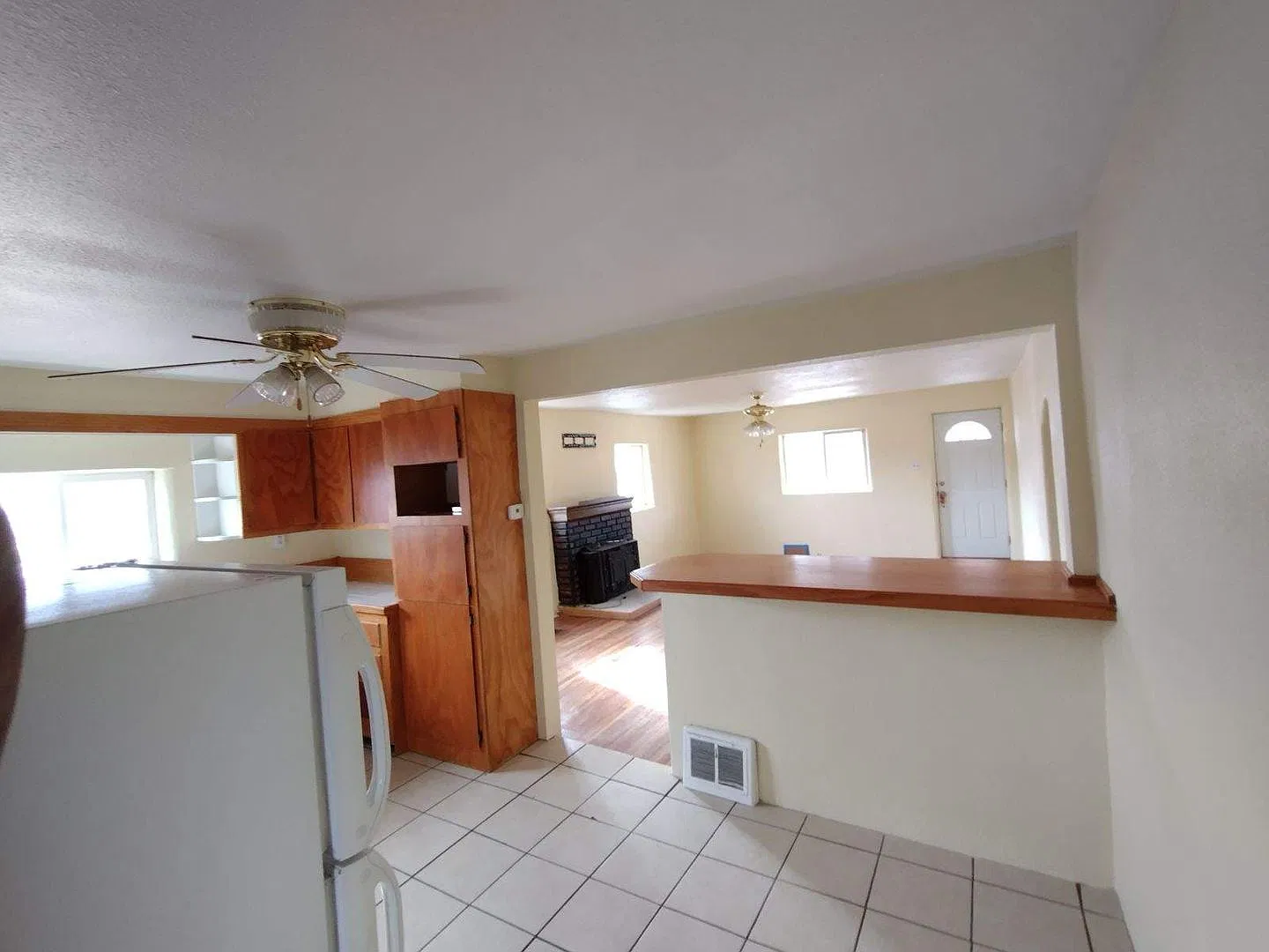 2 bedroom, 1 bathroom Single Family home — Photo 2