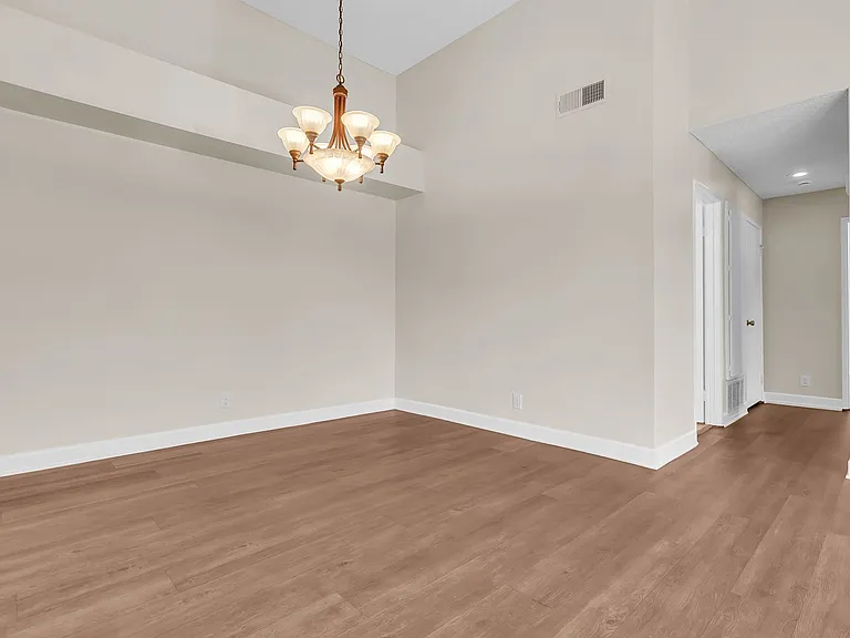 89 Stanford Ct — Photo 14