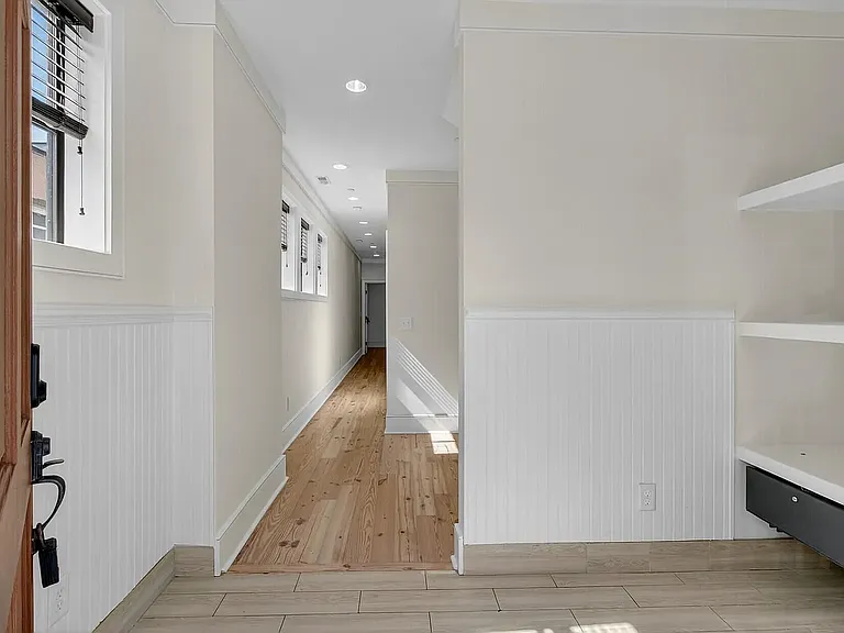 24 Line St — Photo 13