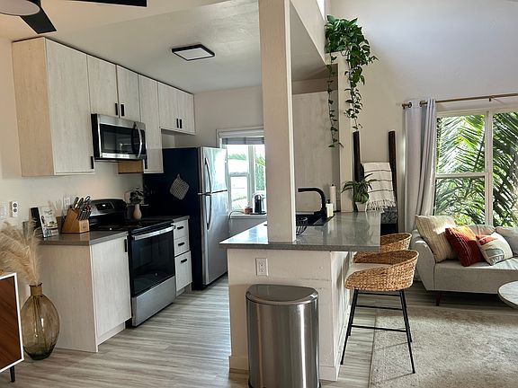 2nd image of 1623 Oliver Ave #D