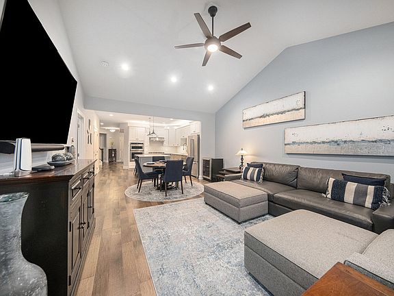 5th image of 3072 N Spurway Dr