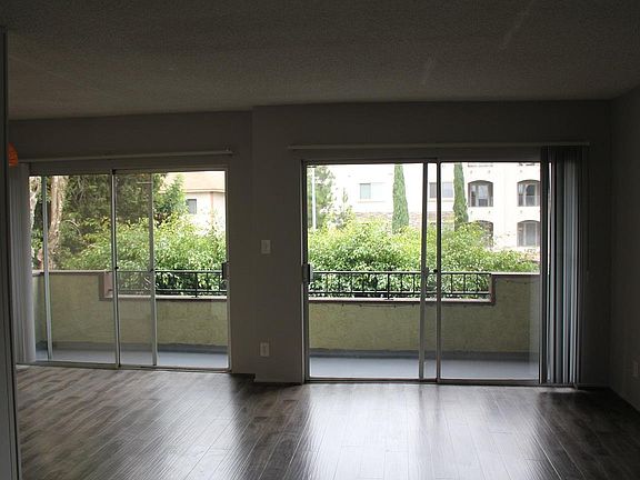 5th image of 1415 S Bundy Dr APT 6