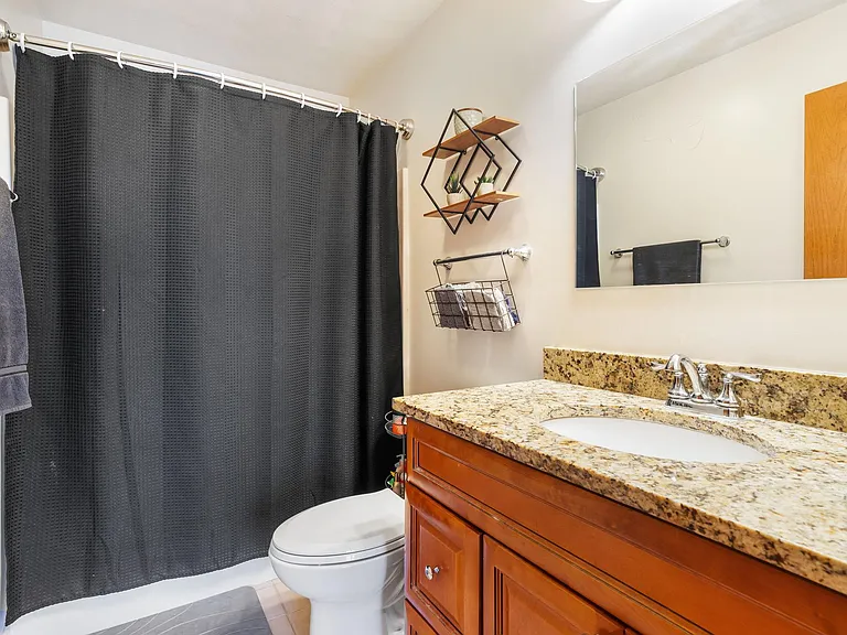 204 Quiet Creek Dr — Photo 14