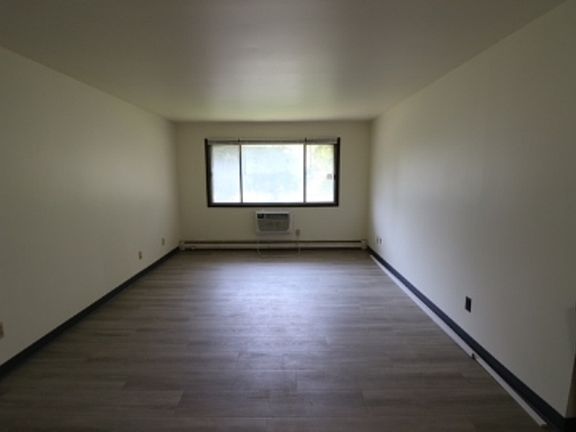 4th image of 175 S National Ave #13