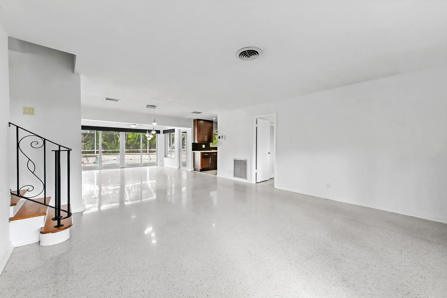 3 bed, 2.0 bath, 1545 sqft, $4,750 — Photo 4