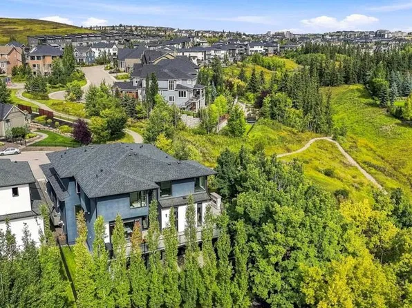 234 W Fortress Bay SW, Calgary, AB T3H 4H2