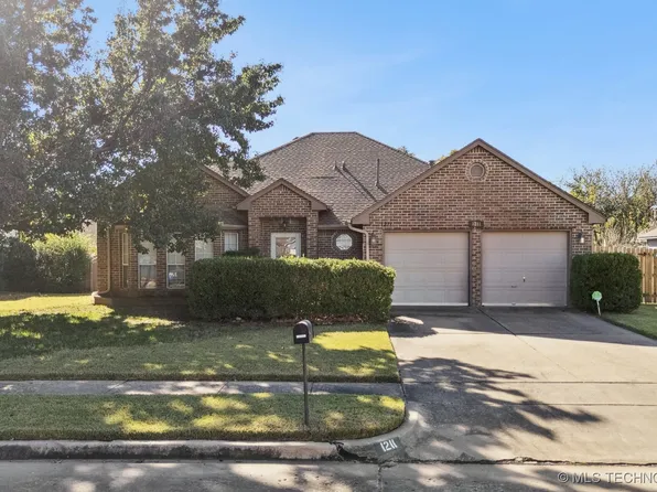 1211 W Edgewater Pl, Broken Arrow, OK 74012