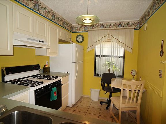 3rd image of 1359 Mission Hills Blvd