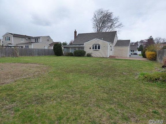 4th image of 54 Sylvia Dr
