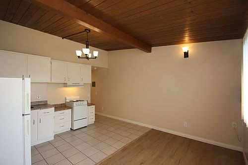 4th image of 210 S Oak Knoll Ave APT 17