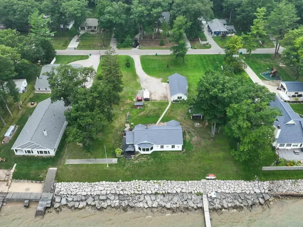 1527 Douglas Dr, Tawas City, MI 48763