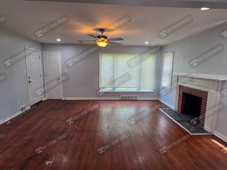 3 bed, 1.0 bath, 1277 sqft, $1,020 — Photo 4