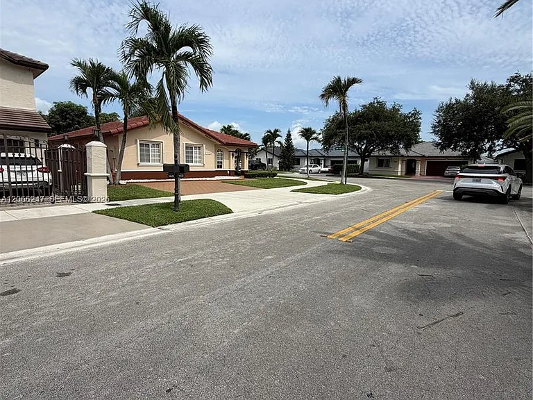 14525 NW 88th Ave — Photo 35