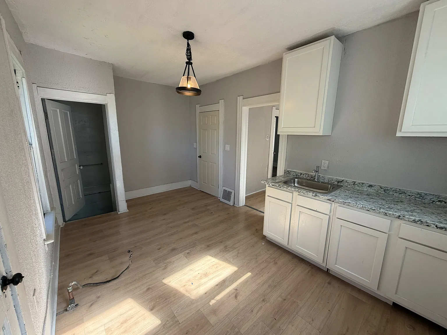 2 bed, 800 sqft, $950 — Photo 2