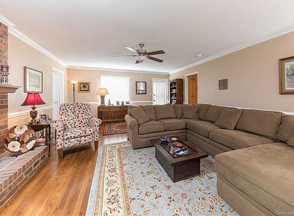 4th image of 2644 Meredith Ct
