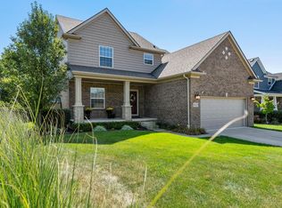 16120 Royal Park Dr, Fraser, MI 48026