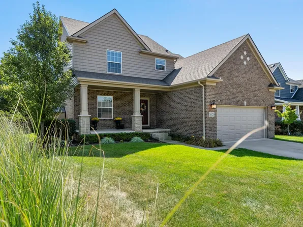 16120 Royal Park Dr, Fraser, MI 48026