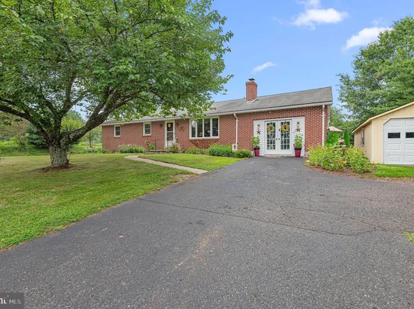 2203 E Buck Rd, Pennsburg, PA 18073