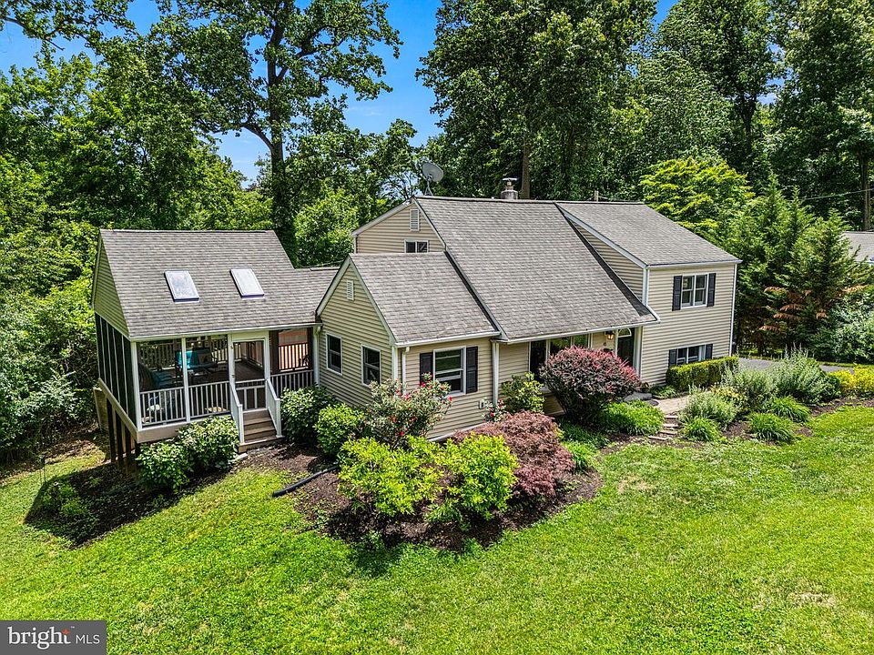 1st image of 48 Greentree Ln