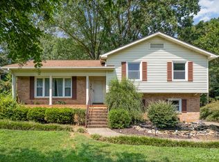 1827 Edgewater Dr, Charlotte, NC 28210