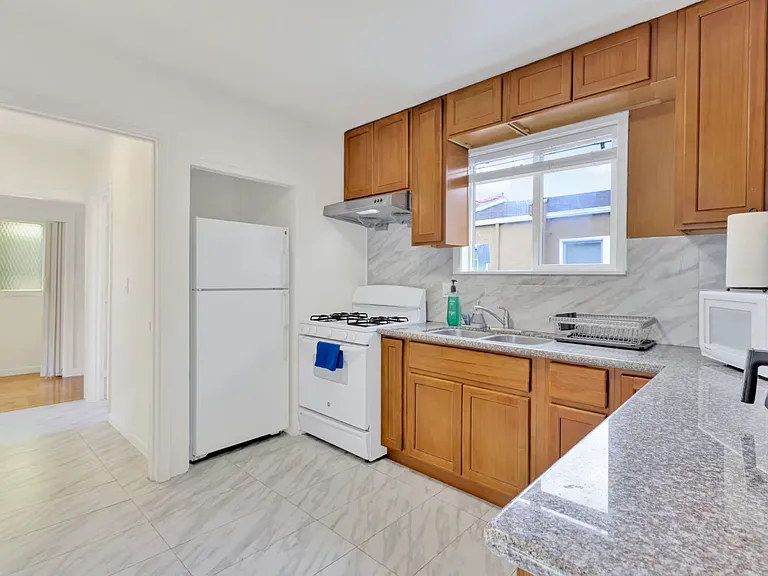 271 W Broadmoor Blvd — Photo 10