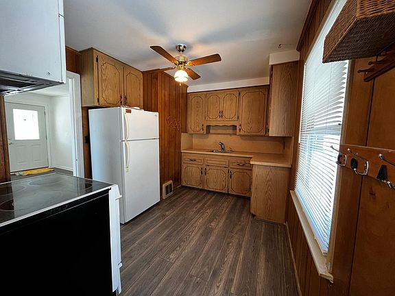 3rd image of 1704 Brest Ave #1