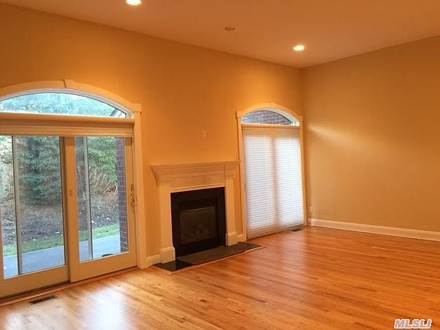 1st image of 6 Wilkshire Cir