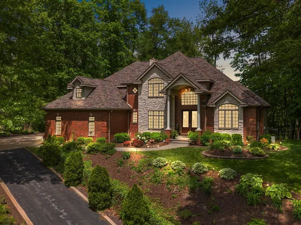 291 Hunt Club Dr, Valparaiso, IN 46385