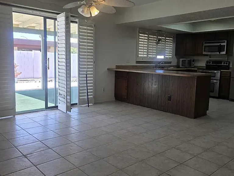 2409 E Jensen St — Photo 6